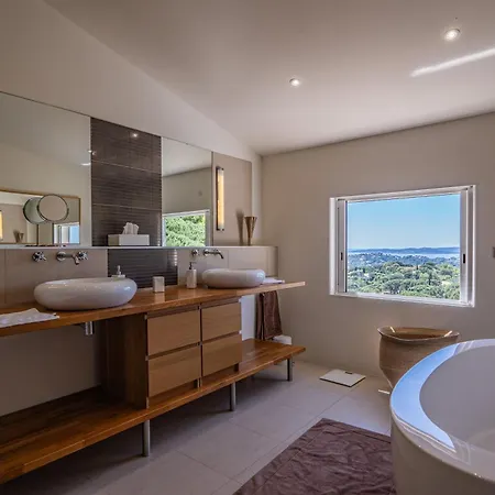 Villa Azureenne De La Nartelle *