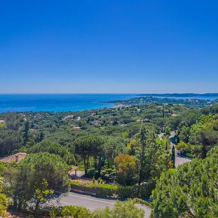 Azureenne De La Nartelle *