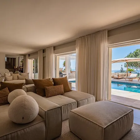 Azureenne De La Nartelle *