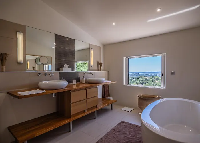 ヴィラ Azureenne De La Nartelle *