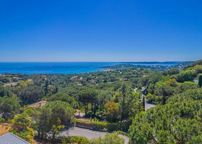 Azureenne De La Nartelle *