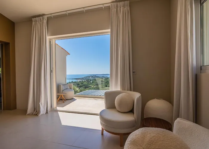 ヴィラ Azureenne De La Nartelle サント・マキシム