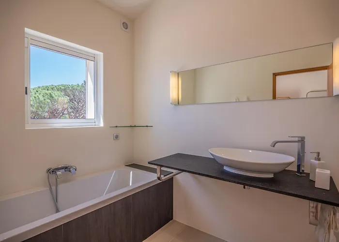 Azureenne De La Nartelle *