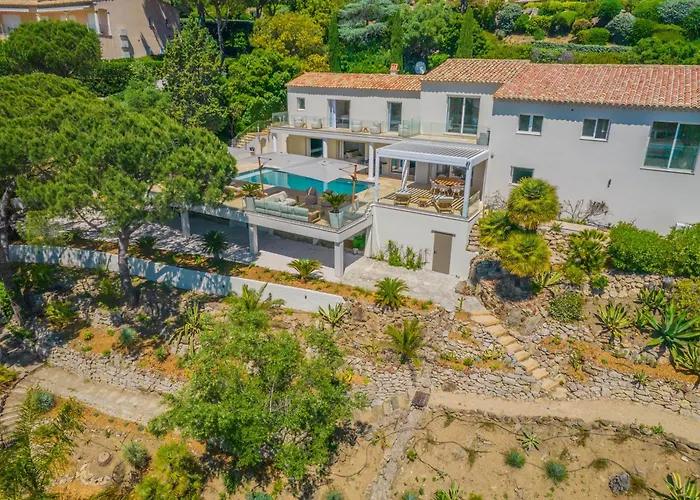 Azureenne De La Nartelle ヴィラ サント・マキシム