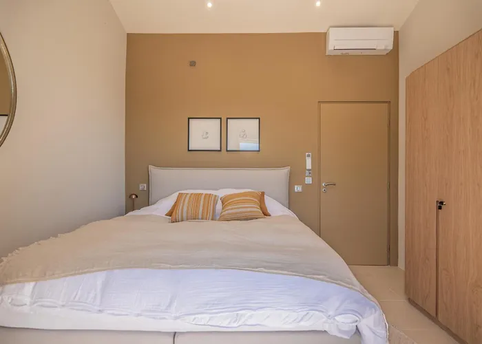 Azureenne De La Nartelle * サント・マキシム