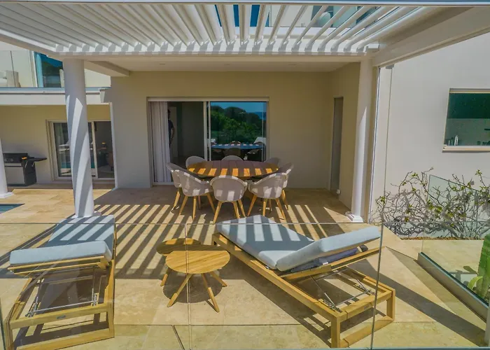 Azureenne De La Nartelle ヴィラ サント・マキシム