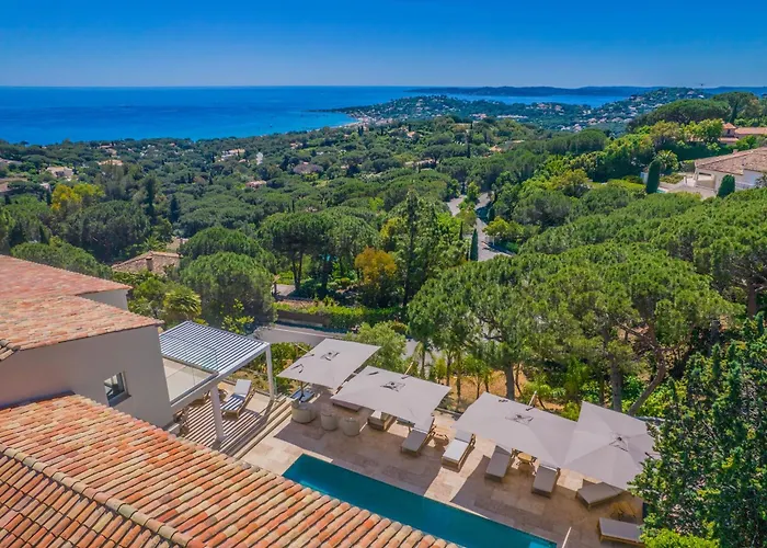 Azureenne De La Nartelle *