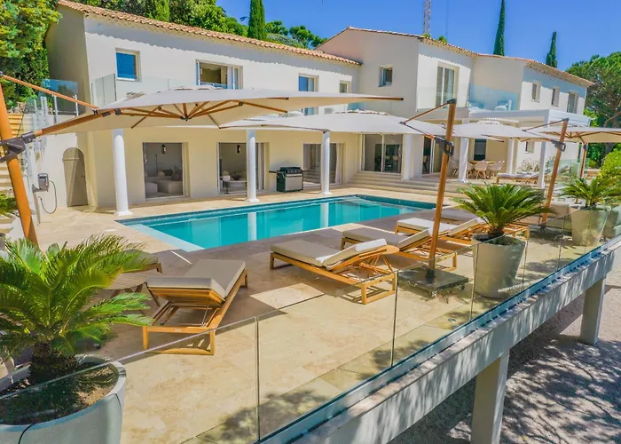 Azureenne De La Nartelle サント・マキシム