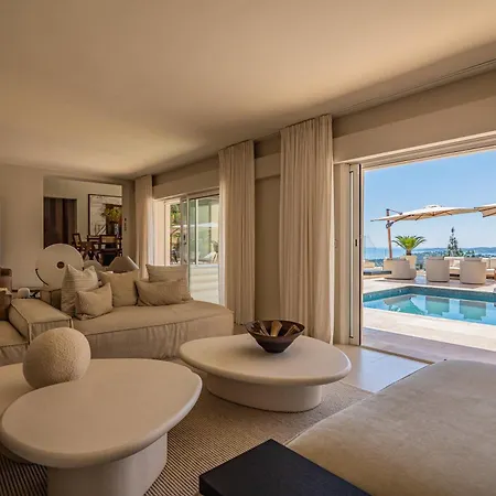 Azureenne De La Nartelle Villa *