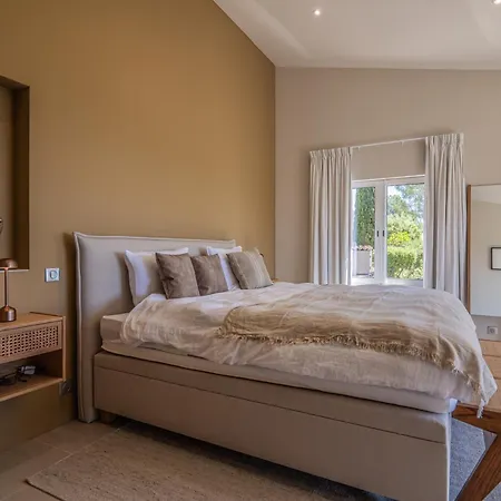 Villa Azuréenne De La Nartelle