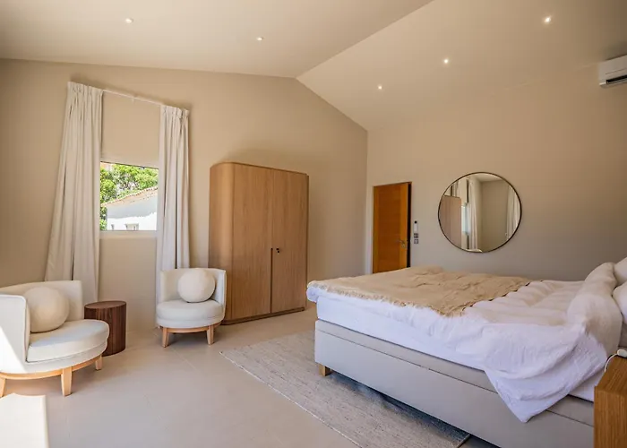Azureenne De La Nartelle Villa *
